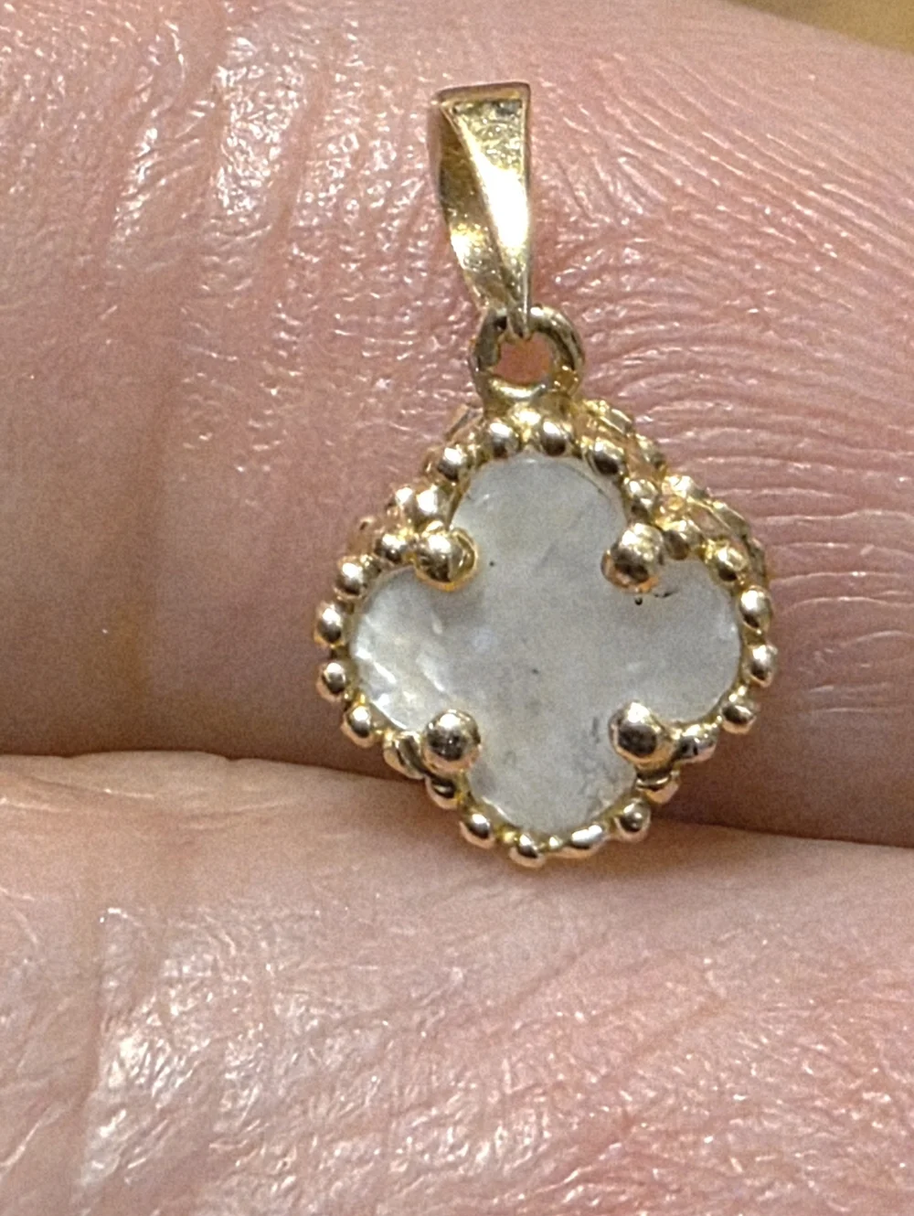 💛18k Gold Clover Pendant - Picture 2 of 4